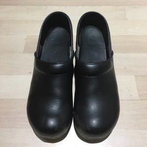Sanita clogs size 11